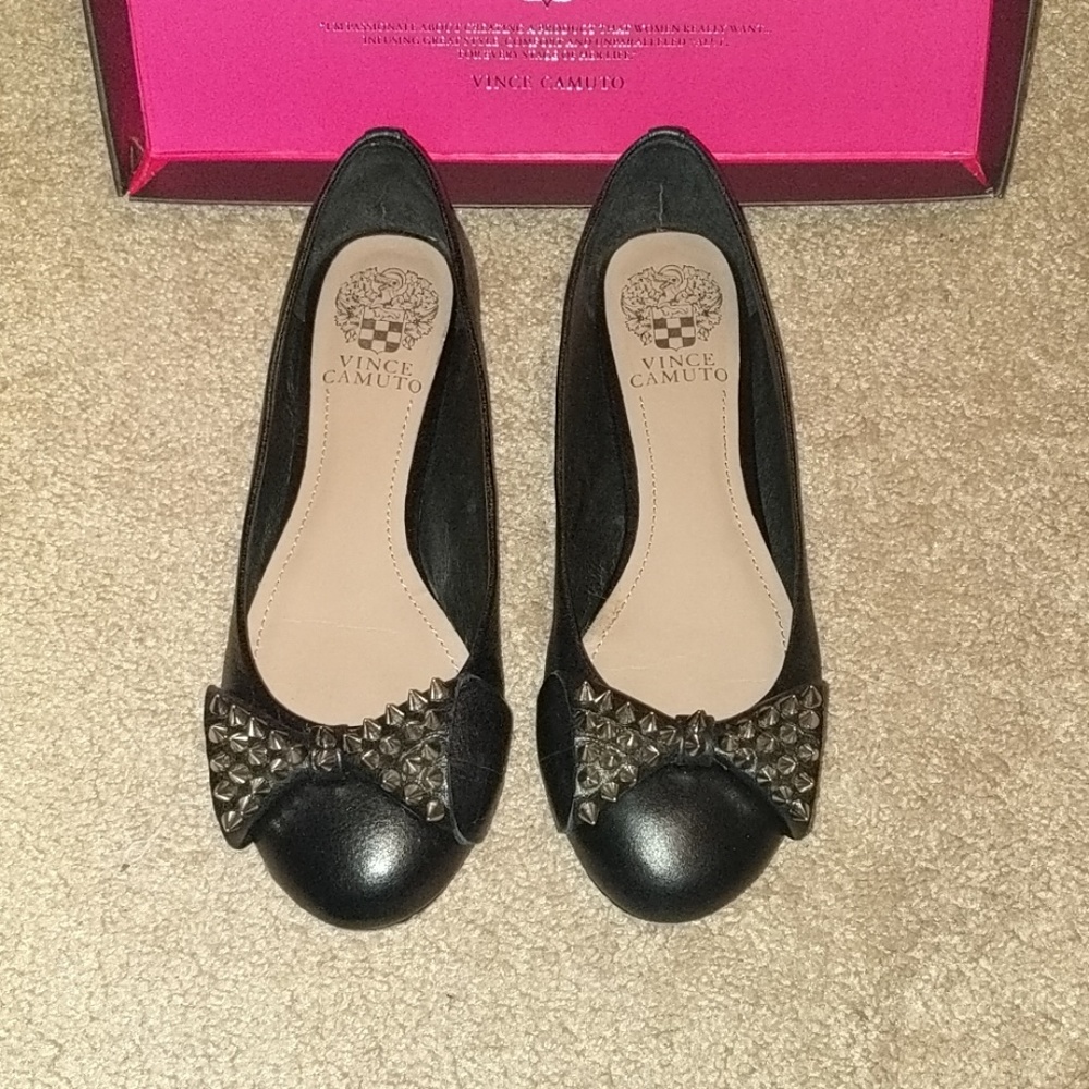 Vince Camuto Black Leather Spike Bow Flats Sz 7